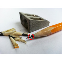 Почему у карандаша ломается грифель