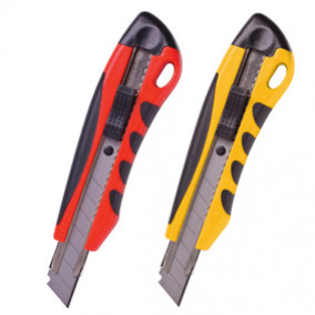 Нож канцелярский 18мм. Universal, автофиксатор, +3 лезвия, Brauberg